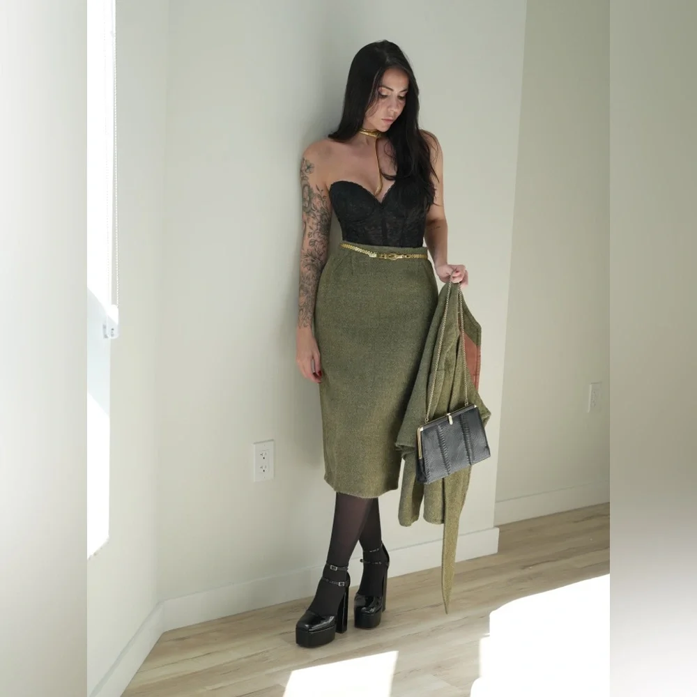 1960s True Vintage Wool Olive Green Tulip Skirt with Blazer - Picture 4 of 11